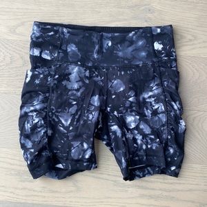 Lululemon tie-dye side pockets bike shorts